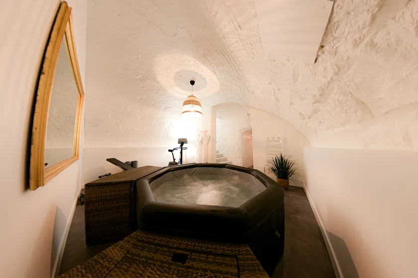 Le Tulum Spa - Jacuzzi & Sauna - Image 1
