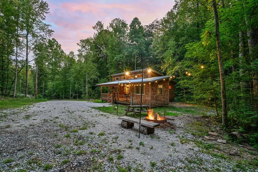 Spacious Secluded Cabin on 100 Acres Near Red River Gorge - Image 1