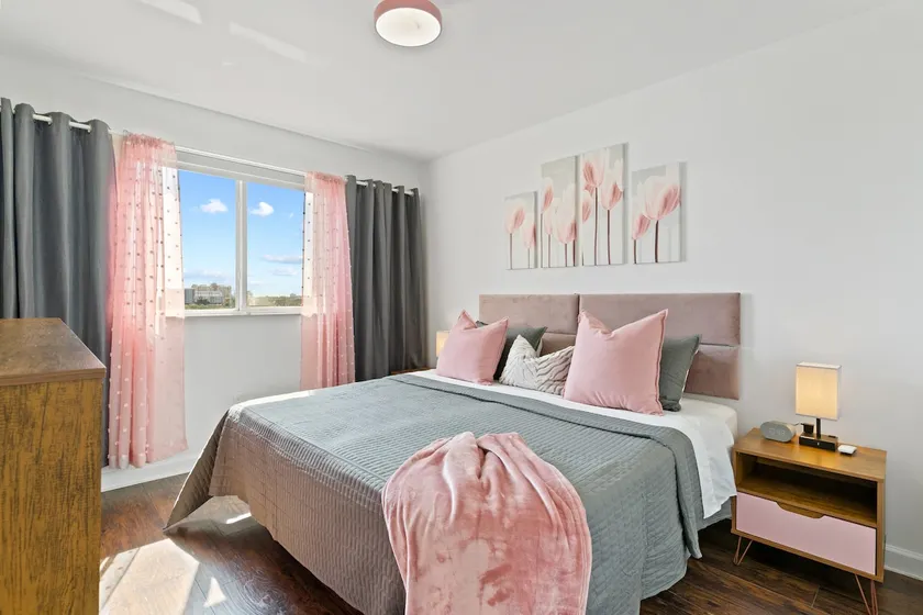 Chic 2BR2BA Apt, Parking, Washer & Dryer, Pet OK - Image 1