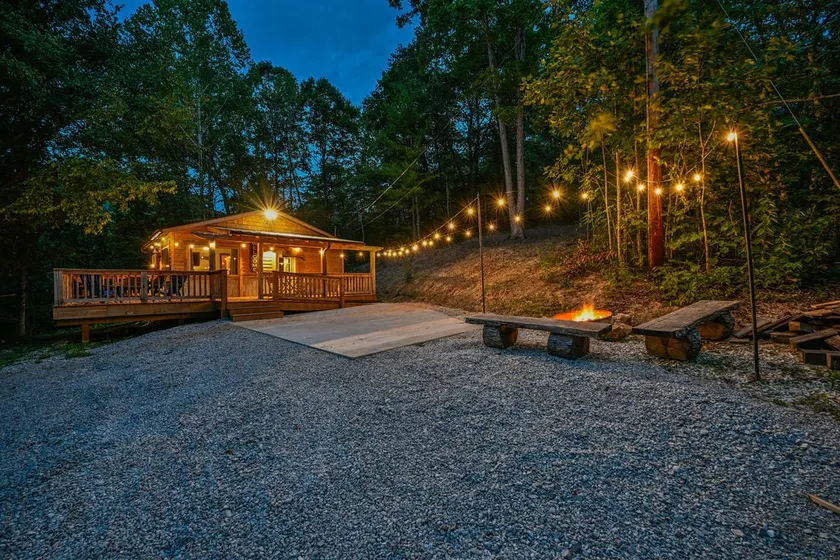 Hilltop Sunset Cabin w/ Stunning Views - Image 1