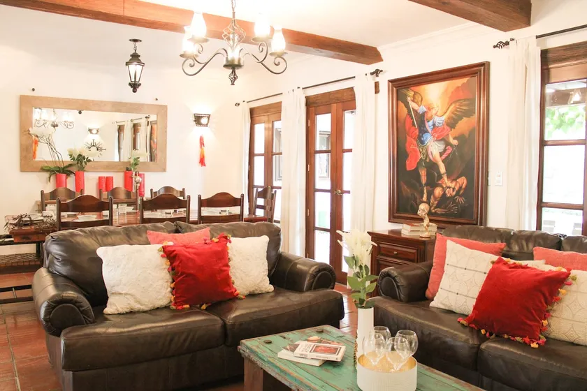 Luxury home, air conditioning, and king beds! - Image 1