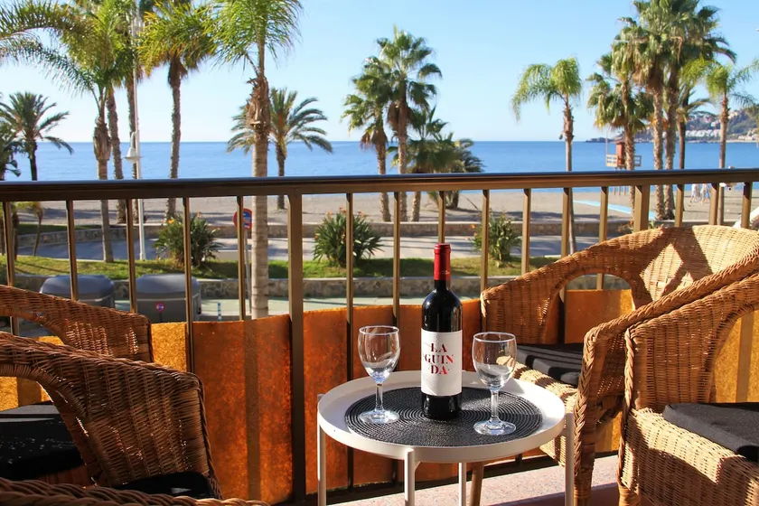 Comfortable oceanfront apartment - Image 1