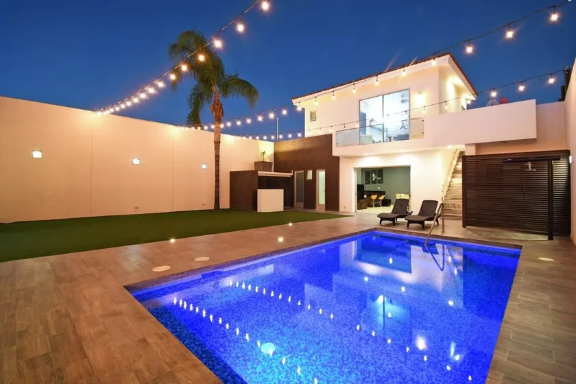 Casa Delfines, 2Br home in quiet neighborhood 10 min from downtown - Image 1