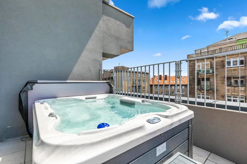 LAM Pink - JACUZZI - AC - PS4 - Image 1