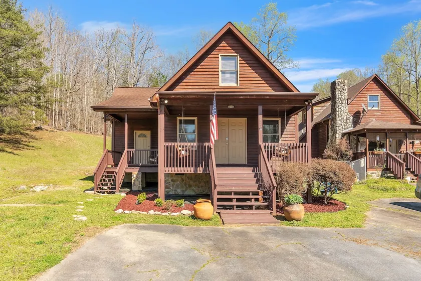 Pet-Friendly Cabin in Marietta w/ Porch Swings - Image 1