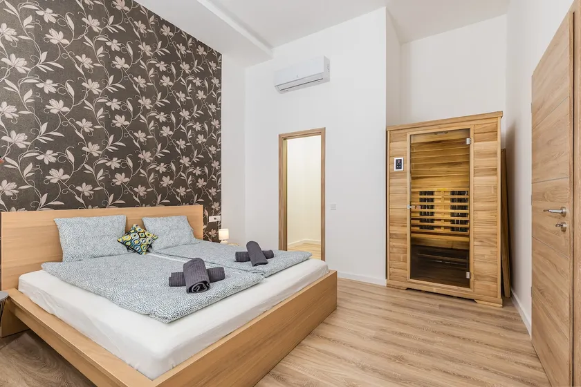 Kmety Deluxe Home with Sauna - Image 1