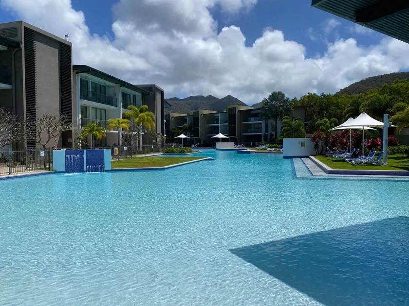 Blue on Blue Large 1 Bedroom Apartment, Pool, Wifi - Image 1