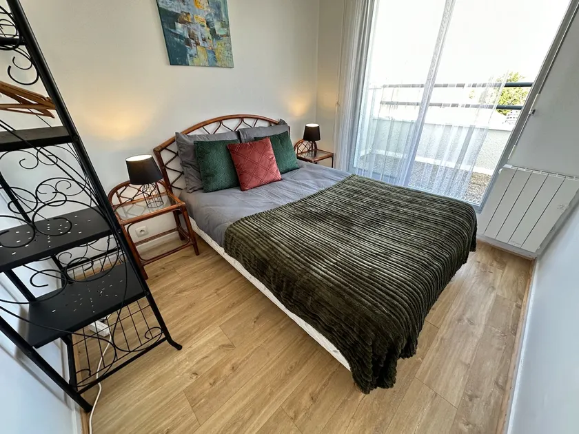 S2-FREE Parking, Near Station/BEACH/Center + Netflix - Image 1