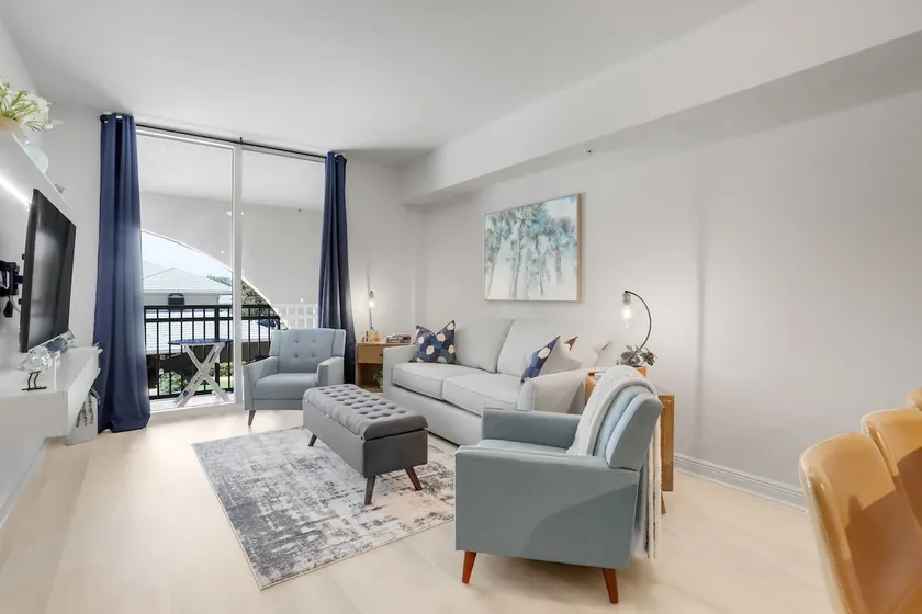 Stylish 1BR Condo Rooftop Pool Close to Beach - Image 1
