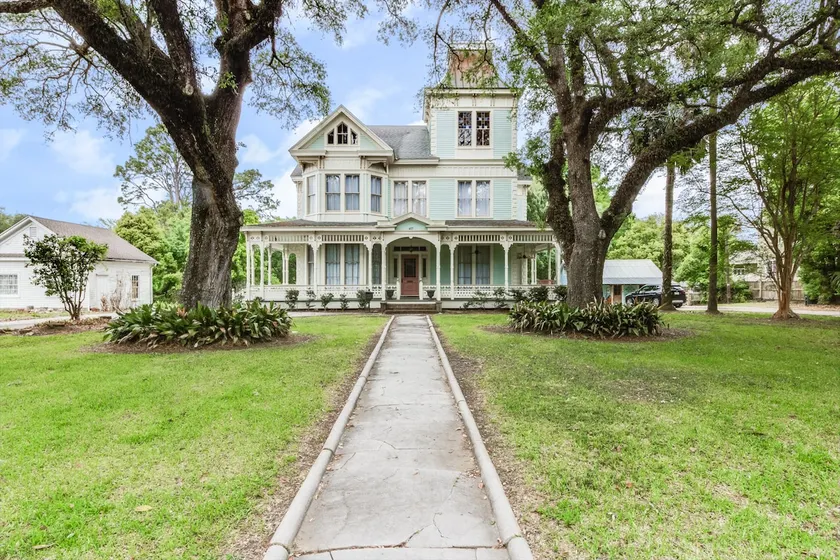 Historic 5BR/5BA Home on Bayou - Luxury Getaway! - Image 1
