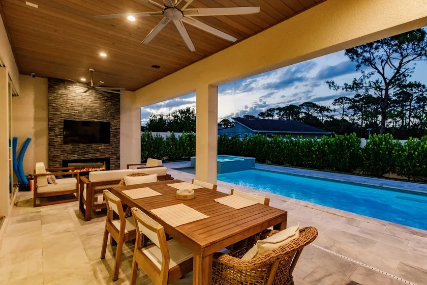 Mimosa Manor 4-4 Luxury Home Near Vanderbilt Beach - Image 1