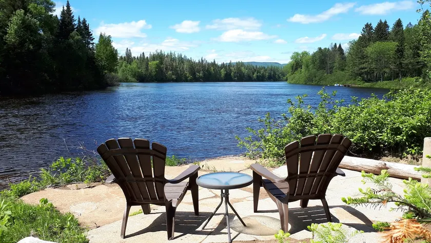 Le Grand Heron - Waterfront Cabin with Spa - Image 1