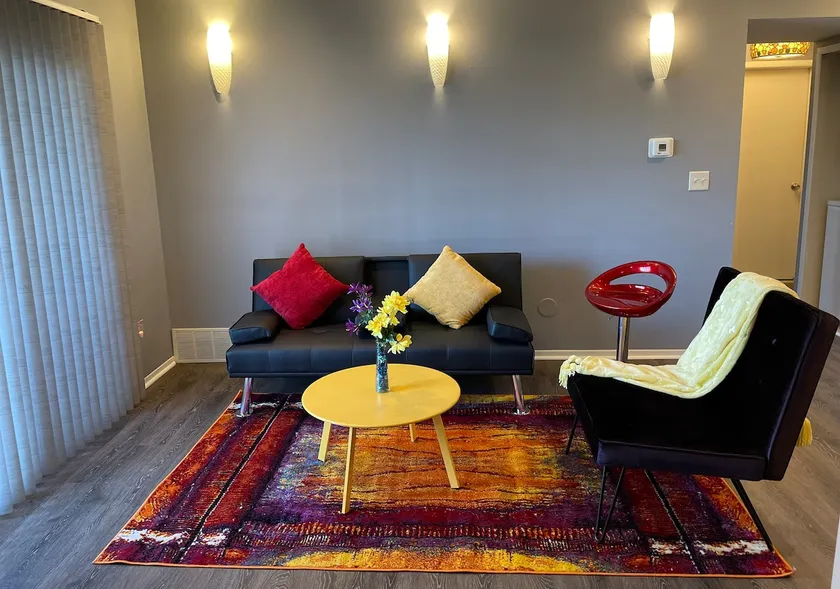 Sterling Condo at the Crossroads - Image 1