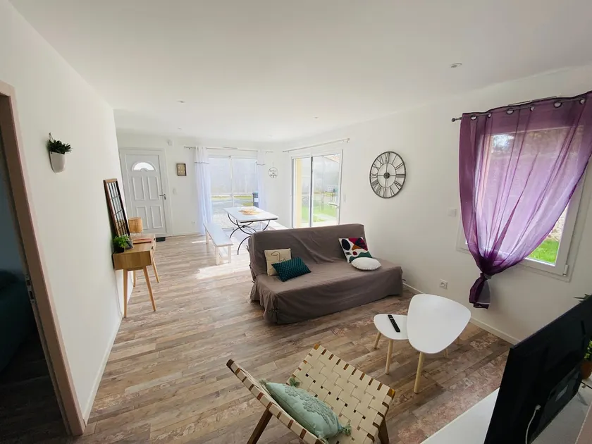 Cozy and bright house in an ideal location. - Image 1