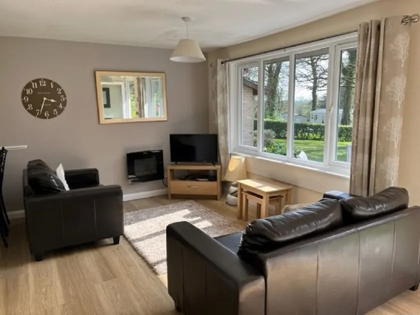 Two bed - Sleeps 4, lake view, 53 Hengar Manor - Image 1