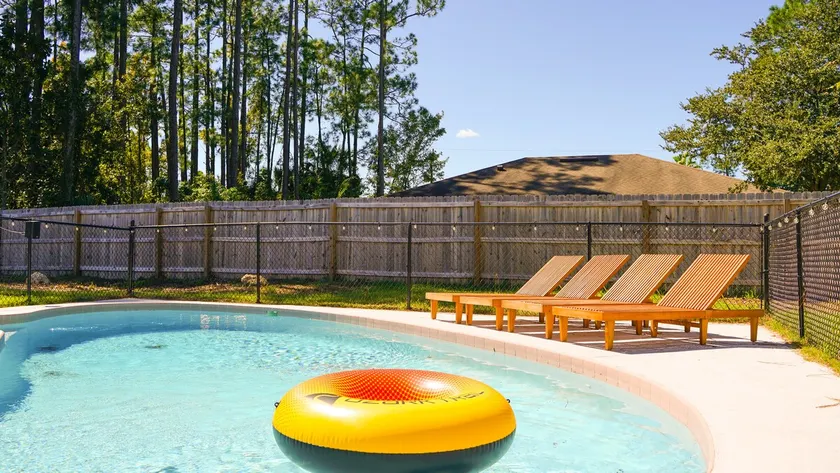 Spacious Retreat: Heated Pool, Near Top Beaches - Image 1