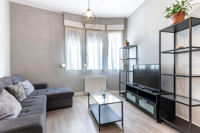 Renovated apartment in downtown Bilbao - Image 1