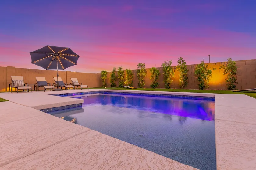 New Listing! Heated Sparkling Pool, Fast Wifi, King Bed, Putting Green! - Image 1