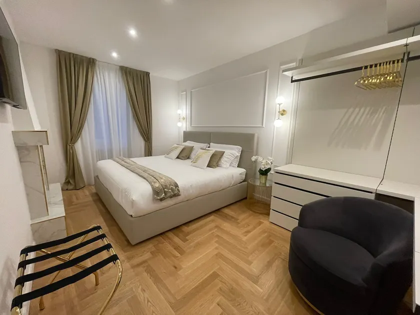 Bellagio Luxury Suites Apartments - Image 1