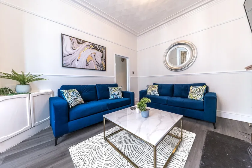 Stylish Luxury Large 4BR KingBed - Image 1