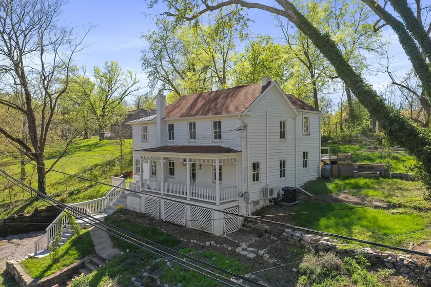 Farmhouse Writer's Retreat in Historic Shepherdstown - Image 1