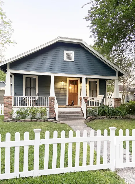 Historic Bungalow! 2bed, 2bath, 2den, Downtown Humble, IAH 8min! - Image 1
