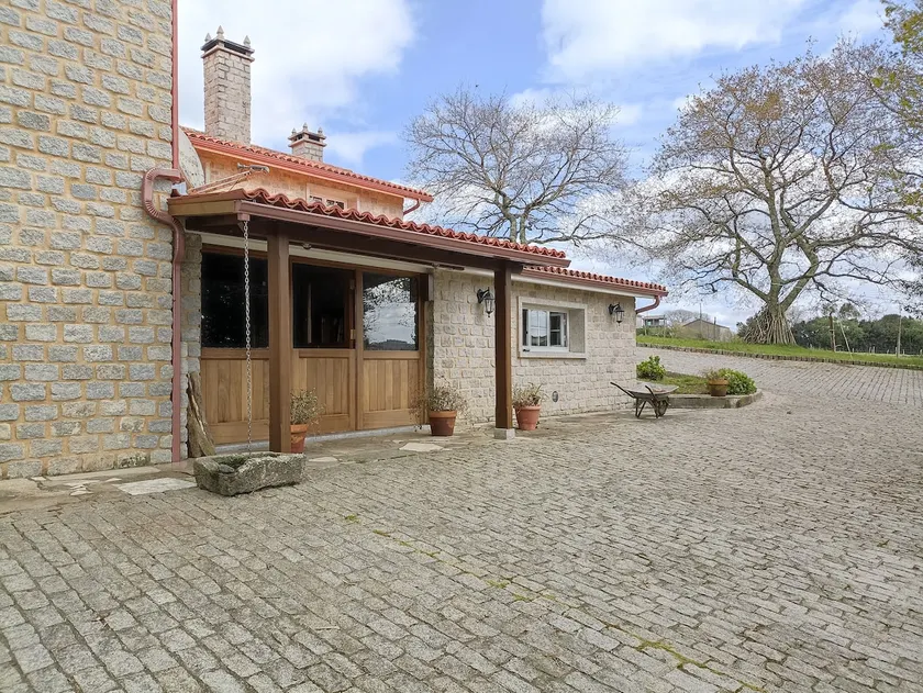 Country house near Pantín. - Image 1