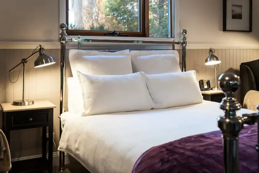 Find Romance at Camellia Cottage, Dandenong Ranges - Image 1
