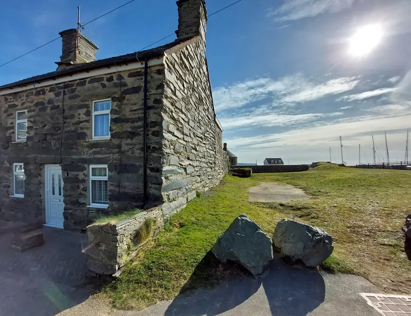 Craig View Fishermans Cottage nr Harbour and Beach - Image 1