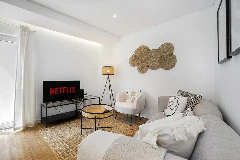 WHome Chic & Stylish Retreat in Estoril's Finest Location - Image 1