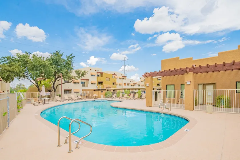 2bd 2ba Cozy & Convenient Condo in South Mountain - Image 1