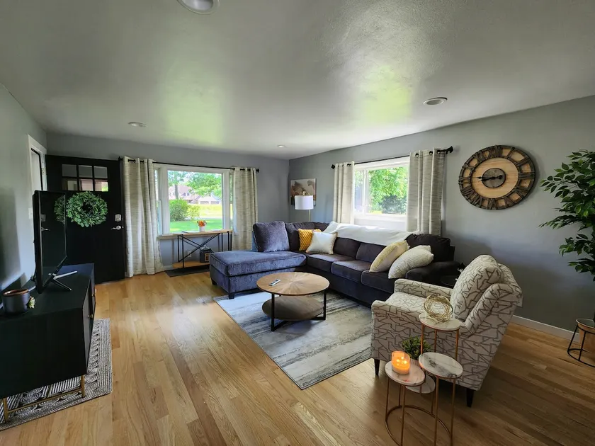 Countryside Guest Home; Near IU; Family-Friendly - Image 1