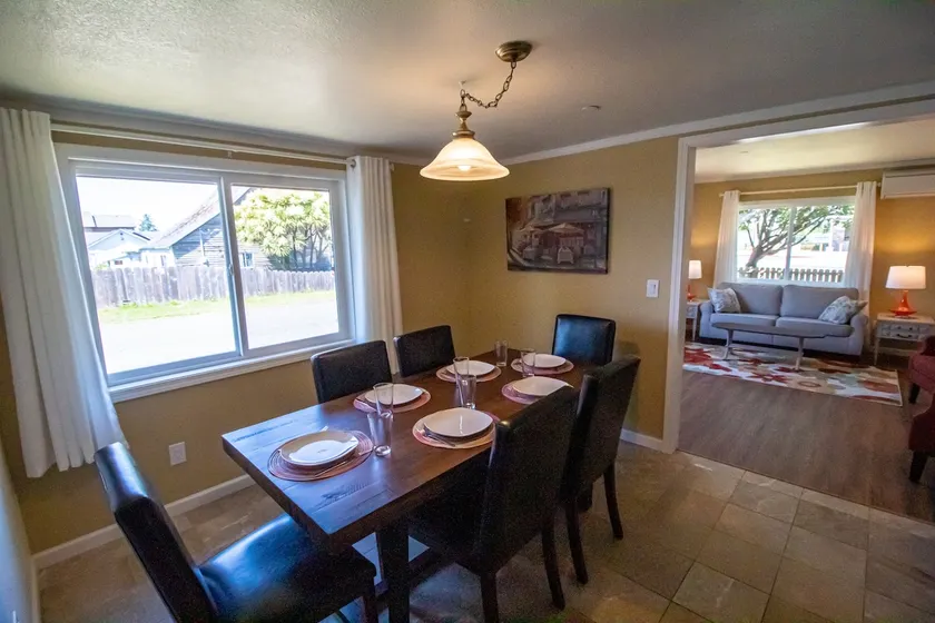 The Eastside Escape: 3BR 2BA Home in Coos Bay - Image 1