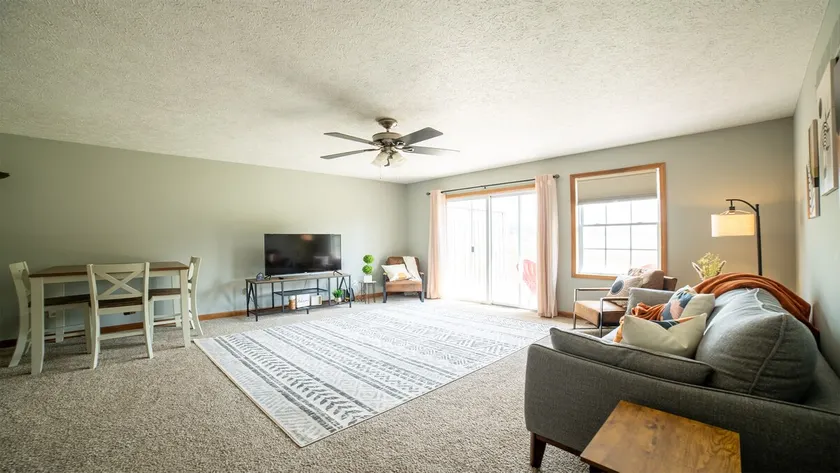 Spacious Condo in Ontario - Image 1