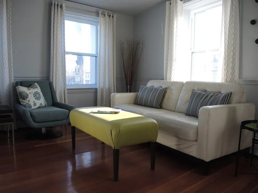 Stylish 3 bedroom Century Flat 2612 - Image 1