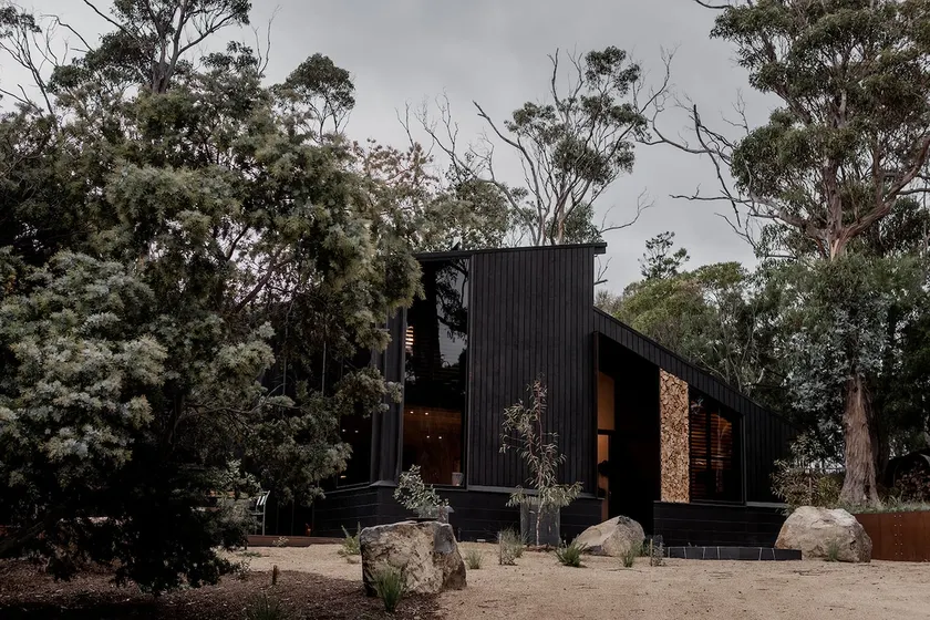 'Sisters' - Cliff top cabin with hot tub - Image 1