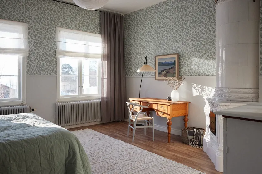 Private apartment in turn-of-the-century house - Image 1