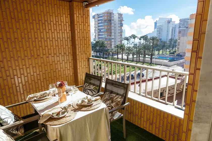 Bright and spacious apartment on the beachfront. AT5 - Image 1