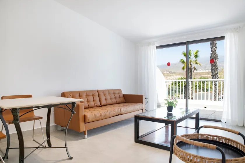 Newly refurbished apartment in the golf course - Image 1