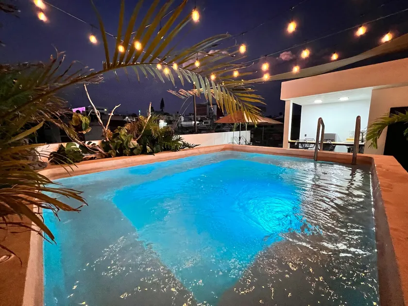 Cozy Industrial Loft with Jacuzzi in Roof Garden - Image 1