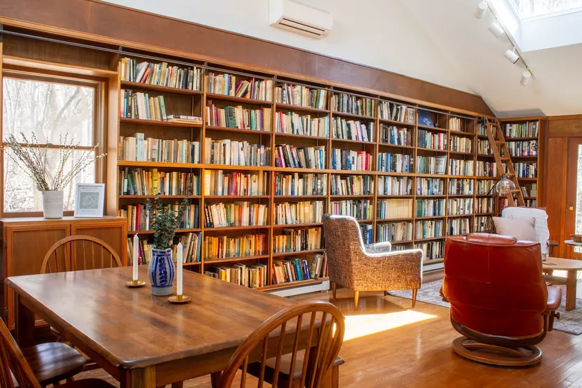 Writer's Retreat in the Woods - Image 1
