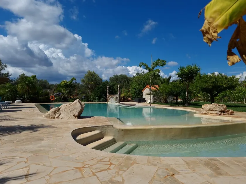 House with a shared pool - Image 1