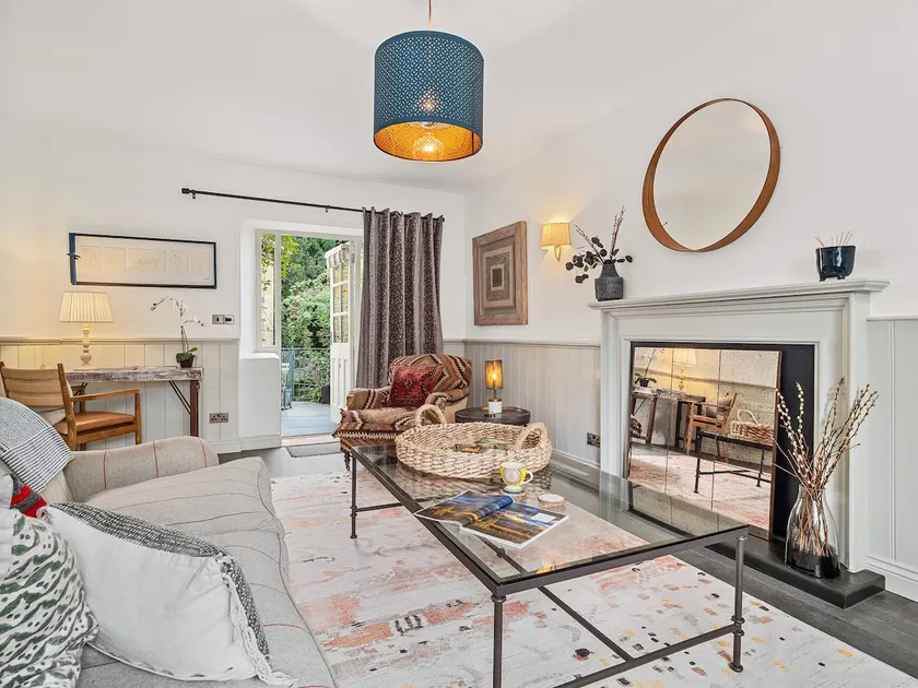 Quintessential Apartment, The Coach house - Image 1