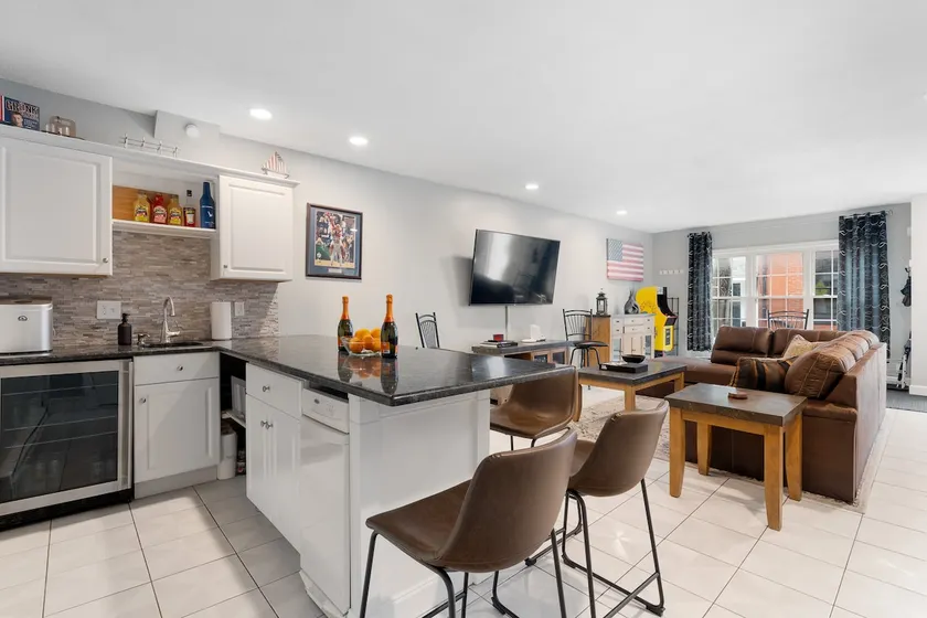 Heart of Southie - Hot Tub + Walk to Top Bars - Image 1