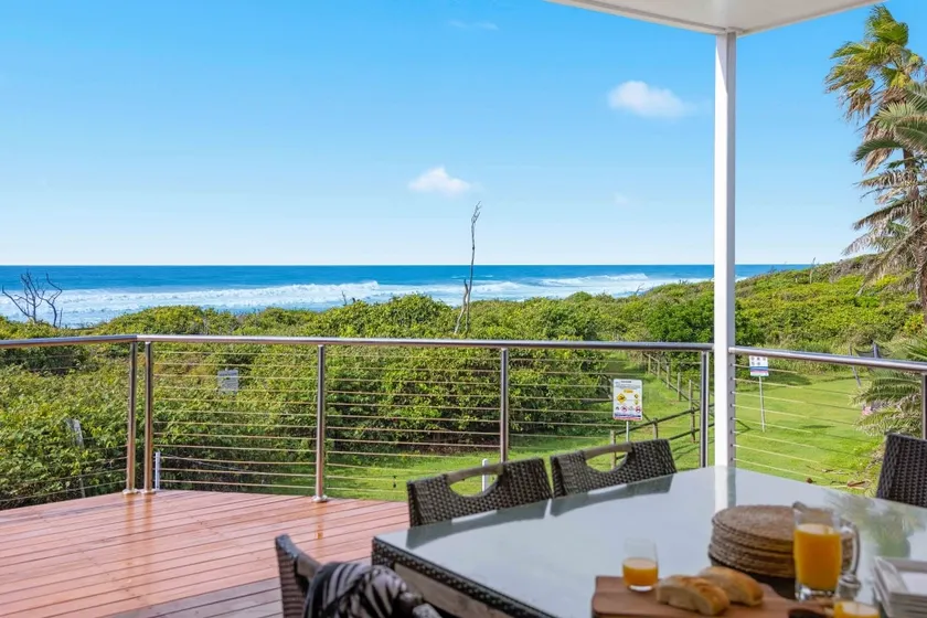 The Vibe Beach House - direct beach access, spa - Image 1