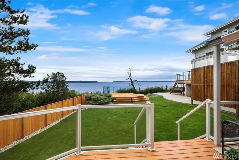 Eagle Cliff Oceanfront Cottage on Camano - Image 1