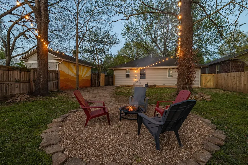 Boho BnB~LOCATION~FirePit~4min to Downtown - Image 1