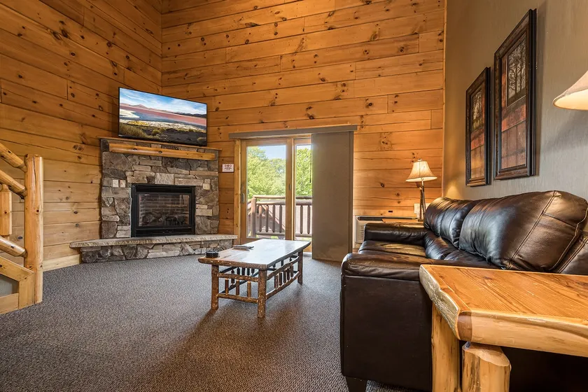 C48 - 4 Queen Beds, Hot Tub, Pet Friendly - Image 1