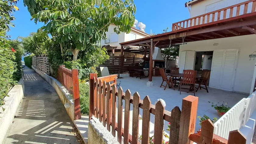 Relaxing Seaside Manors - Image 1