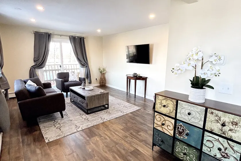 Goose Lake 2-bedroom apartment - Image 1
